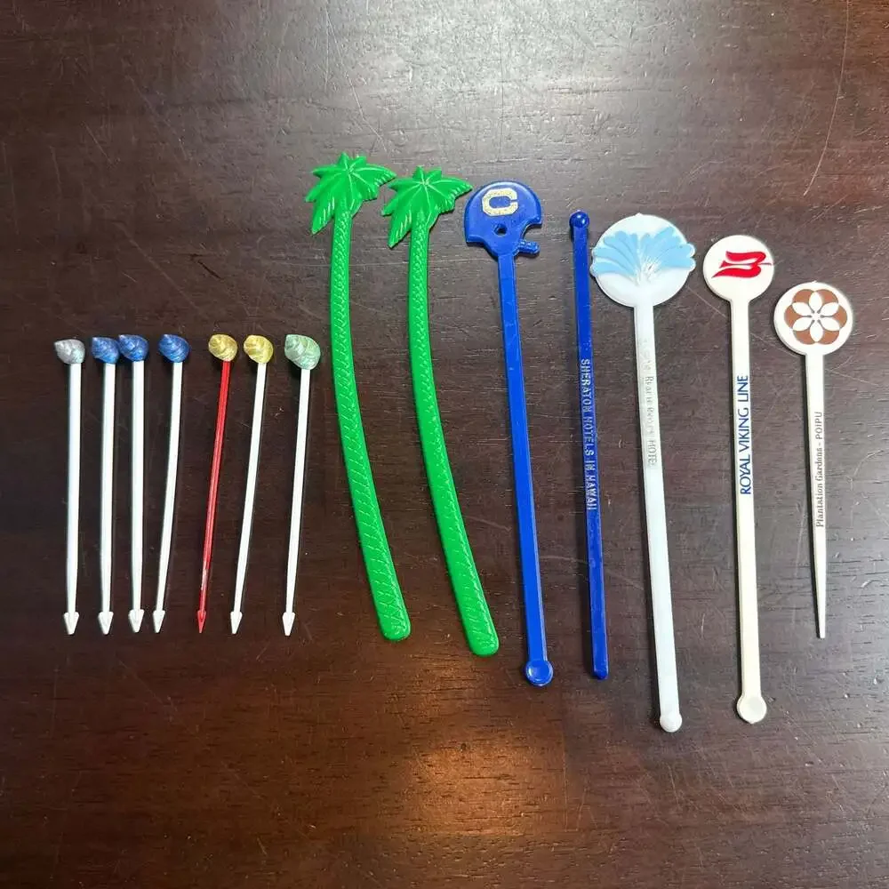 Vintage Mixed Lot Of 14 Plastic Stirrers,Swizzle Sticks, Hawaii Theme